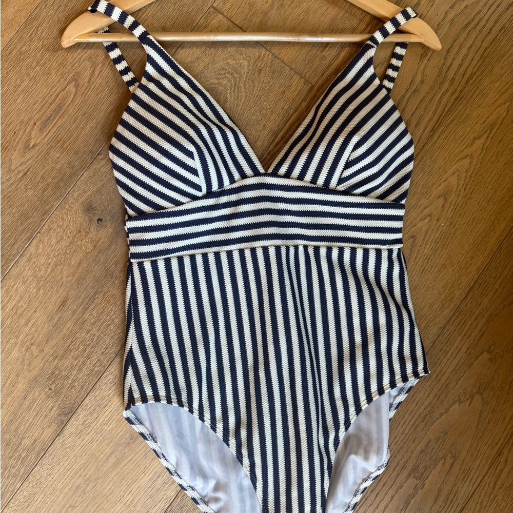 Boden size 8 women’s swimsuit. Great condition!
